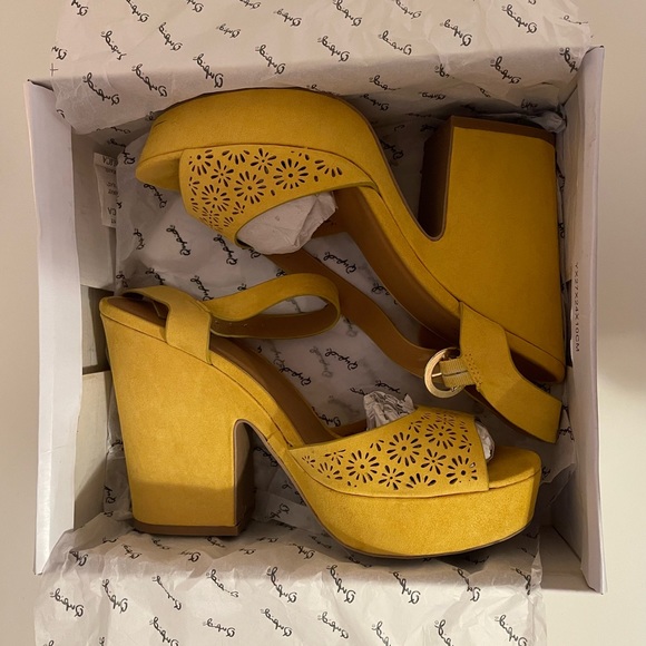 Agace Yellow Suede Heels / Pumps - Picture 1 of 6